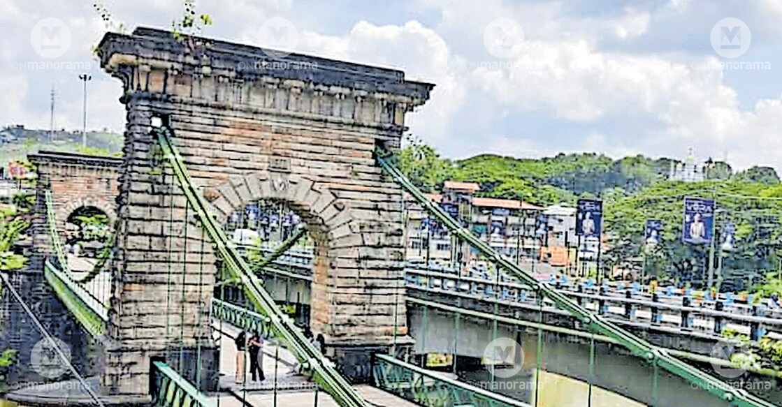 The Punalur hanging bridge that is in need of metal protective enclosures on its sides. Photo: Manorama
