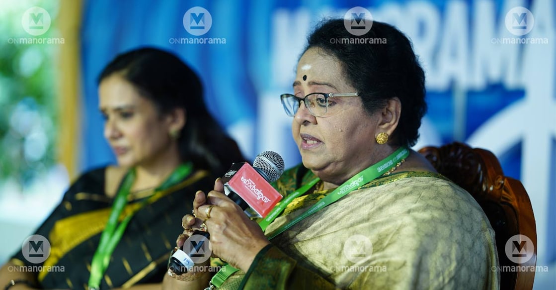 mallika-sukumaran-mala-parvathy-neeraja-3