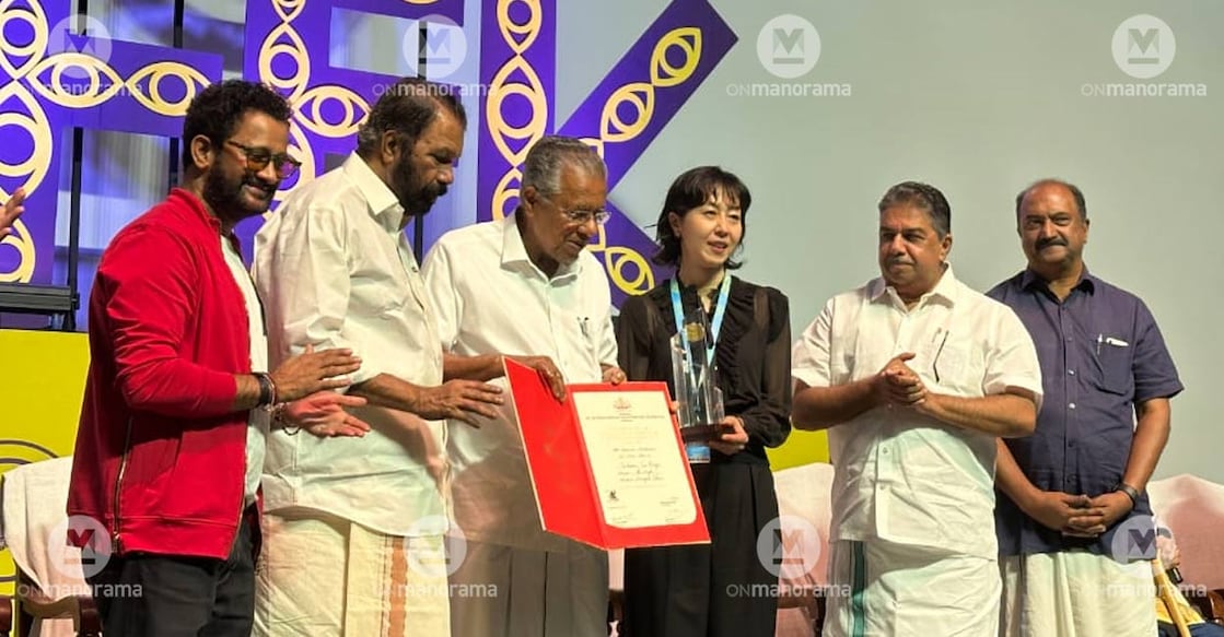 Shô Miyake, director of 'Two Seasons, Two Strangers', receiving the Suvarna Chakoram Award from Chief Minister Pinarayi Vijayan during the closing ceremony of the 30th International Film Festival of Kerala (IFFK) in Thiruvananthapuram. Photo: Onmanorama