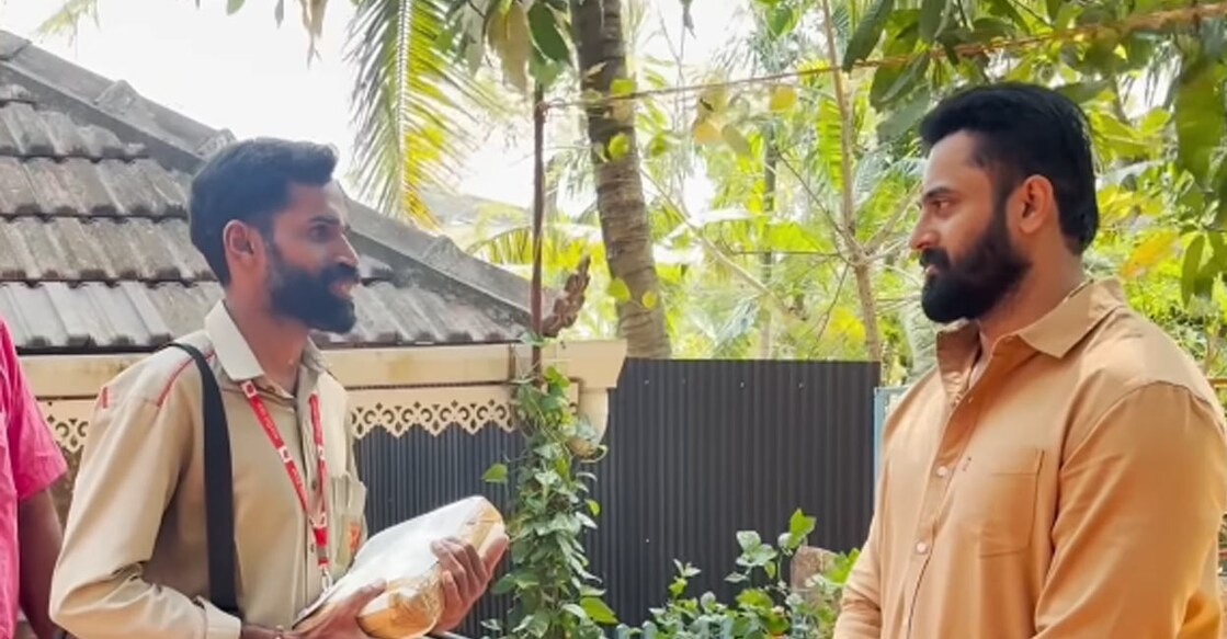 Unni Mukundan receiving the invite from the postal department. Screengrab: Instagram