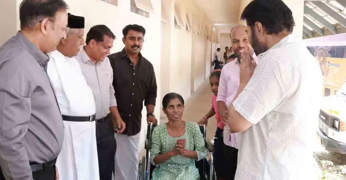 Actor Mammootty meets Sandhya at Rajagiri Hospital in Kochi. Photo: Special arrangement