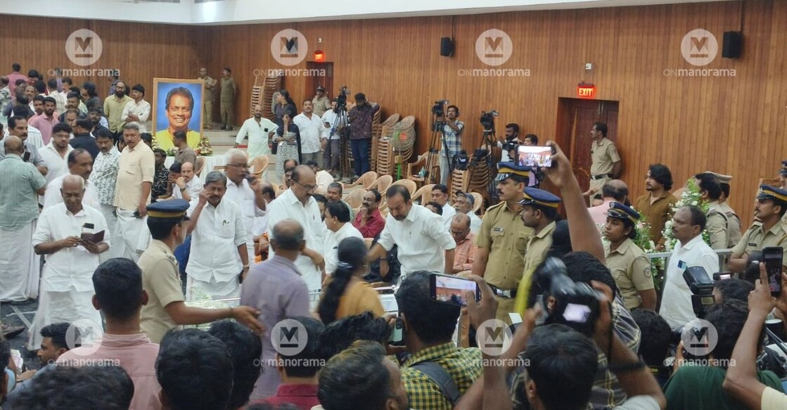Public viewing of actor Salim Kumar's mortal remains at the North Paravur Town Hall. Photo: Onmanorama