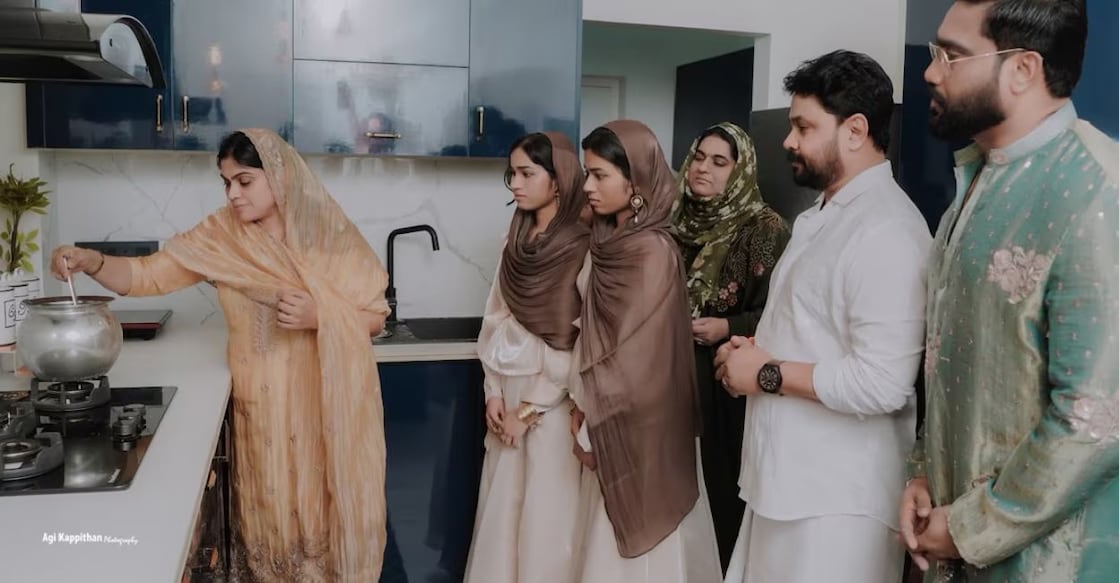 Cochin Haneefa's family and Dileep. Photo: Manorama Online/@Agi Kappithan