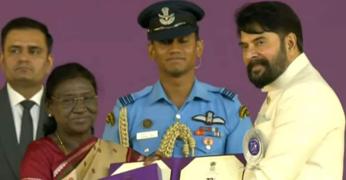 Mammootty receives his National award from President Droupadi Murmu. Photo Screengrab
