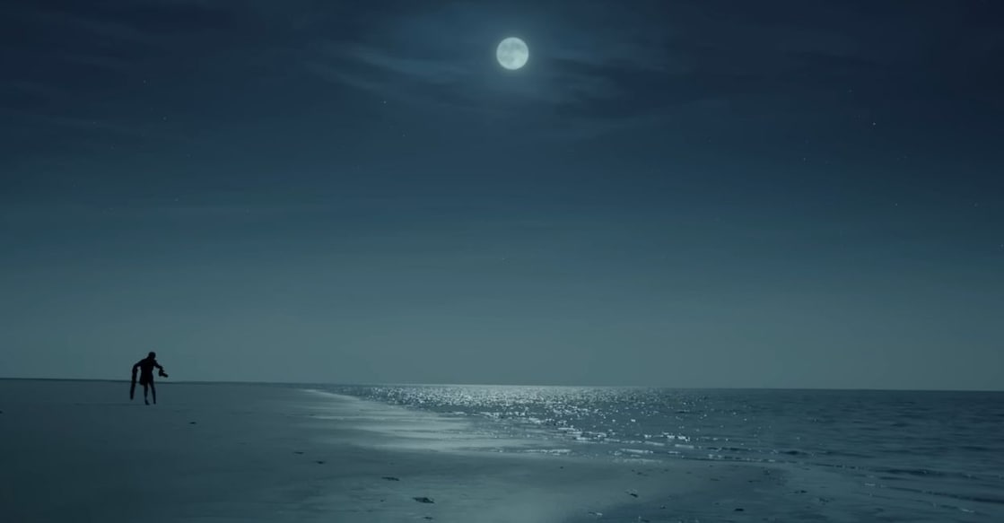 Cinematographer Karl Walter Lindenlaub delivers impressive work, using wide-angle shots and gentle pans to capture the stark beauty of the island while setting the story’s tone. Screengrab: Youtube/Warner Bros.Germany