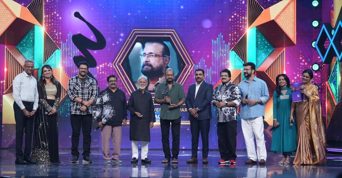 Ouseppachan received the award from Jerry Amaldev, whose musical style greatly influenced his journey. Photo: Manorama