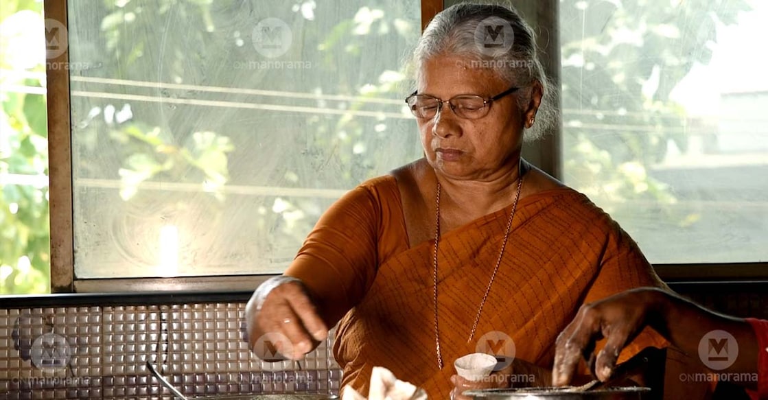 Kathrina making churuttu. Photo: Onmanorama