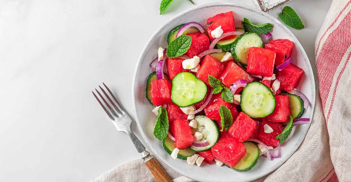 Fruits and vegetables such as watermelon, cucumbers, oranges, lettuce, and celery should be included in the fast-breaking diet. Photo: iStock/samael334