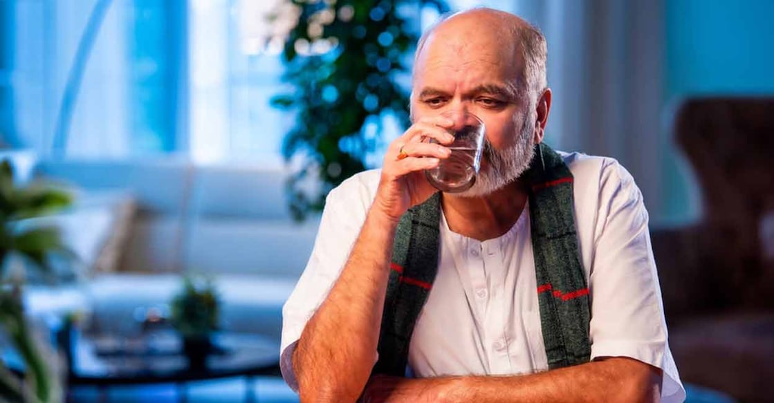 Dehydration, fluctuations in blood pressure, urinary infections, sunstroke, skin diseases, excessive fatigue, nausea, and food poisoning are among the health problems that affect the elderly during the summer. Photo: iStock/StockImageFactory.com