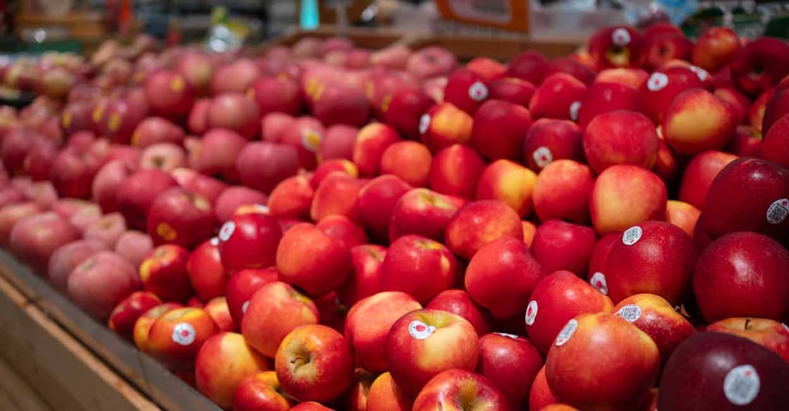 The Food Safety and Standards Authority of India (FSSAI) recently said that fruits and vegetables shouldn't be consumed with their stickers' adhesive residue still on them. Photo: Shutterstock/umitc