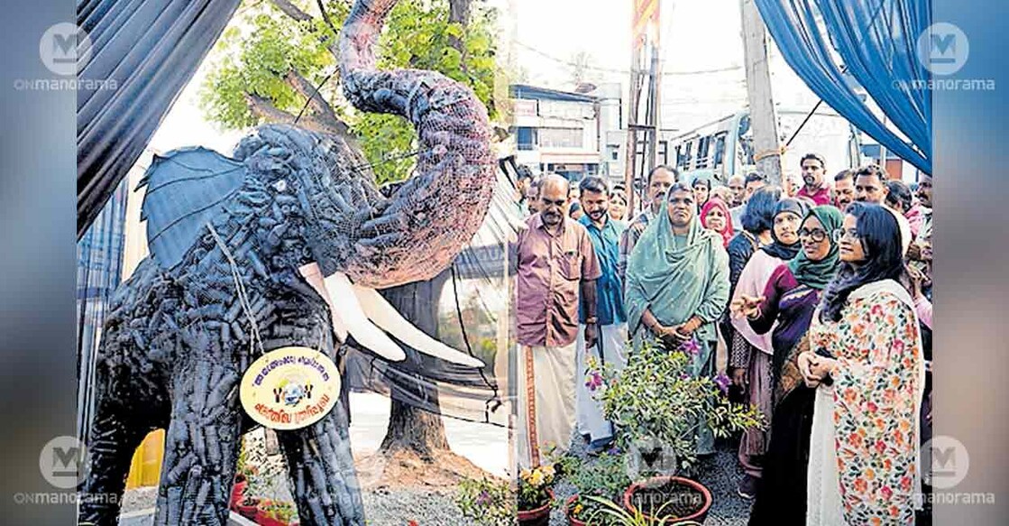 bottle-sculpture-elephant