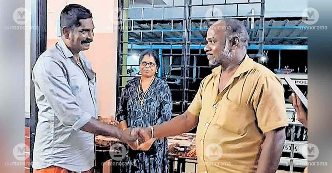 gold-bracelet-driver