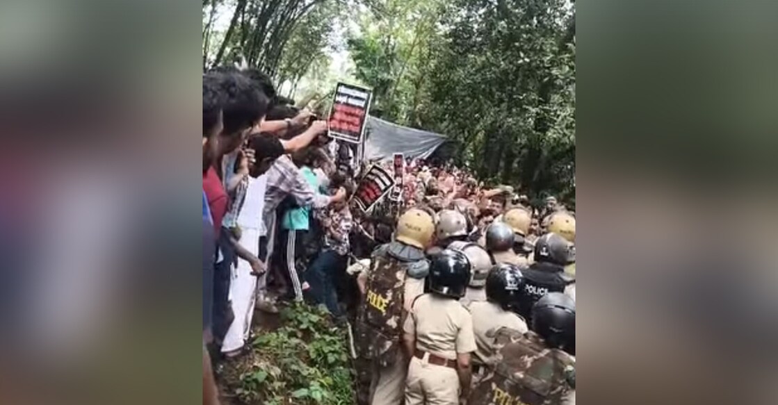 Police trying to control the protestors. Photo: Special arrangement