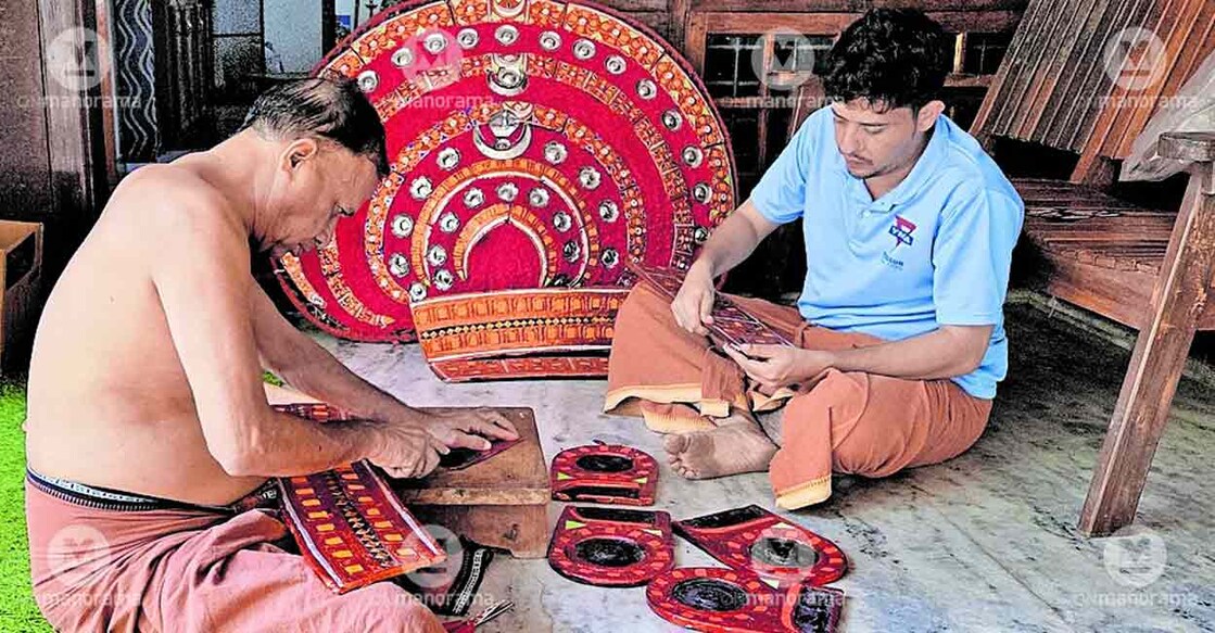 babu-anjoottan-theyyam
