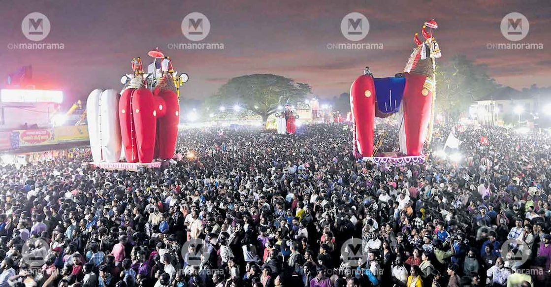 bull-effigies-kalakettu-festival