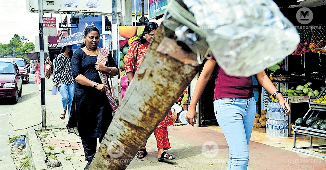 A rusted iron pole near the KSRTC bus station in Thiruvalla leans toward the footpath, posing a risk of hitting the head or face of passersby. Sensing the danger, someone has tied a plastic bottle to its sharp edge as a warning. Photo: Manorama