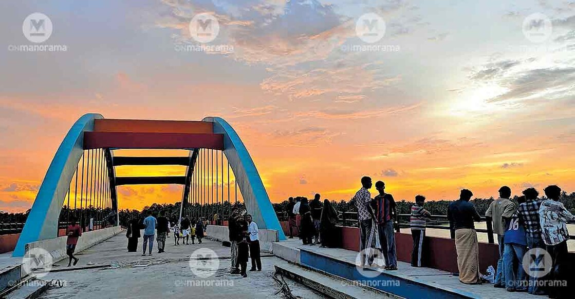 nayarthode-bridge-sunset