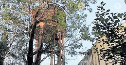 Huge water tank in the middle of Kannur city poses threat to public