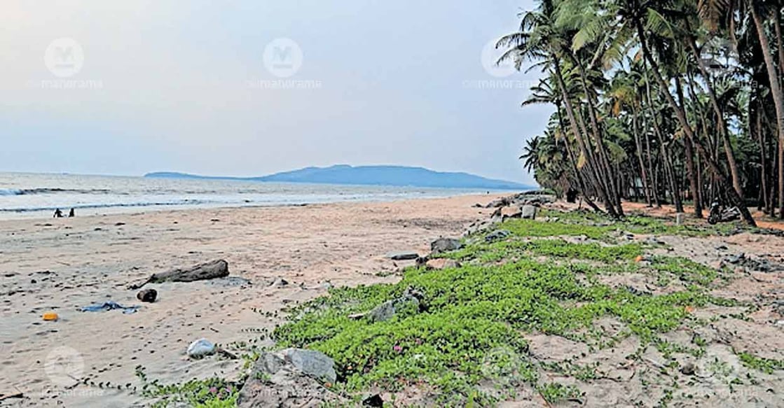 The coastal stretch in Ward 19 of Mattool panchayat, where a sea wall is yet to be constructed. Photo: Special arrangement