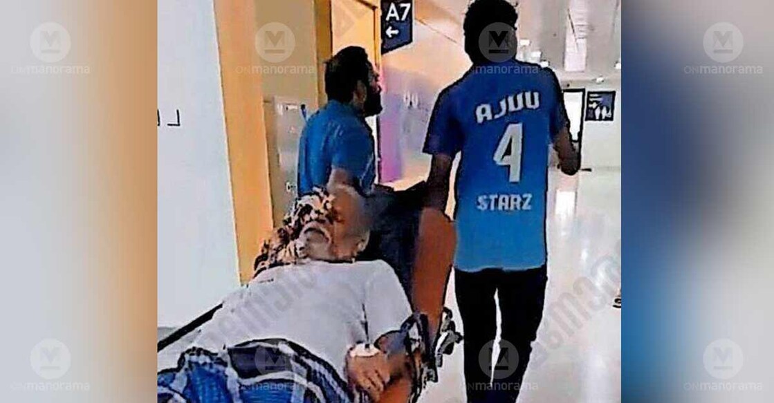 Shiyas Mannarkad and his friend rushing Rayin Haji to the hospital in Coimbatore. Photo: Special arrangement