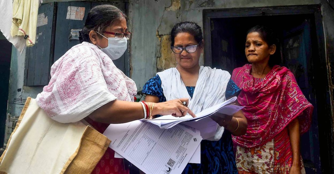 BLOs distribute SIR enumeration forms to voters. Photo: PTI