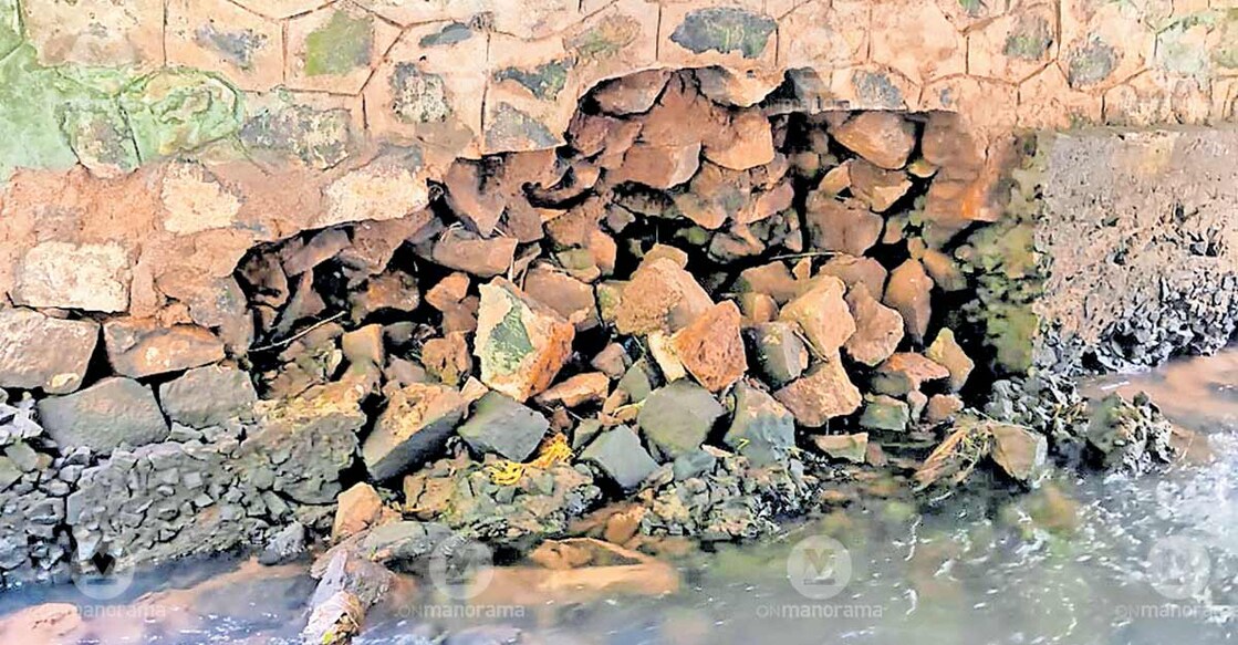 The damaged Perumkudal Bridge. Photo: Special arrangement
