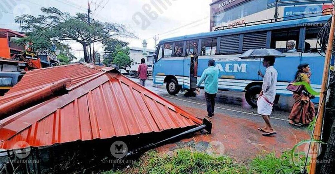The collapsed bus waiting shelter at Elappulli. Photo: Special arrangement