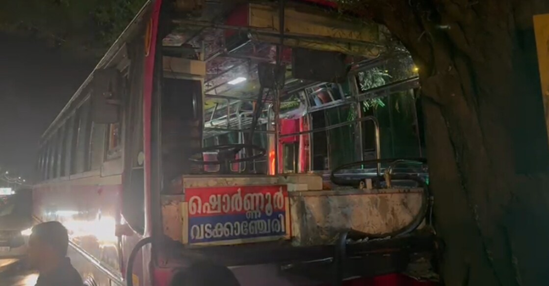 The private bus in Thrissur, which rammed into a tree. Photo: Special Arrangement