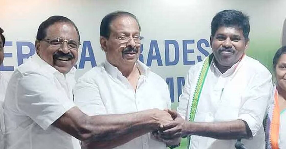(From Left) Congress leaders Rajmohan Unnithan and K Sudhakaran with James Panthammakkal. File Photo: Special arrangement. 