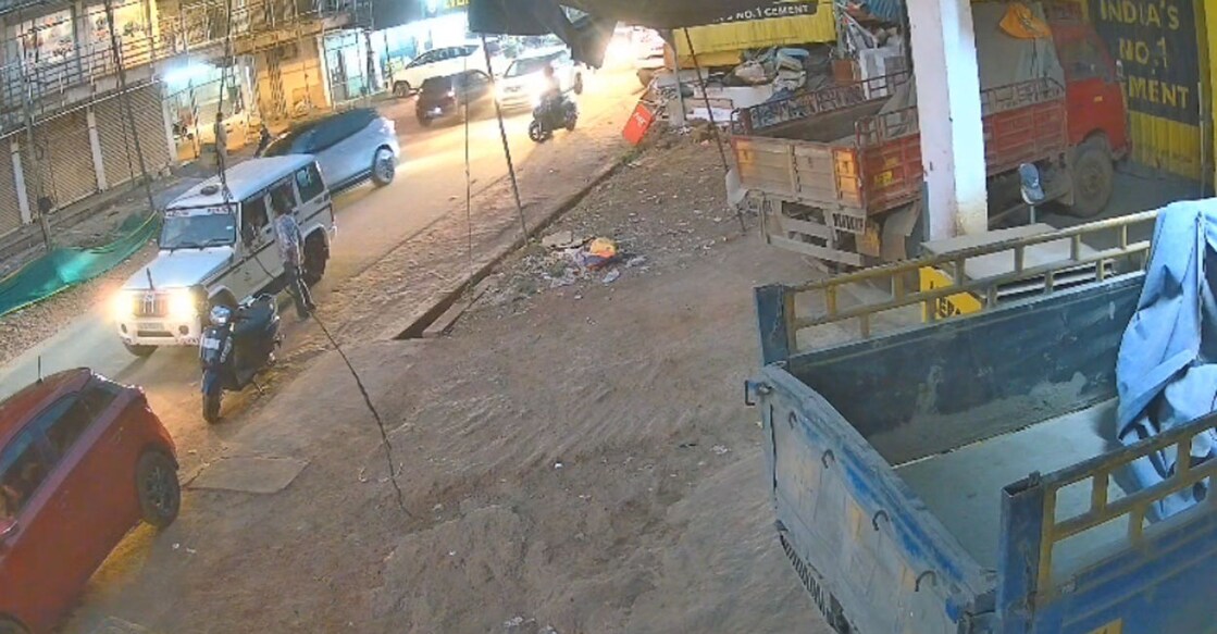 Vidyanagar sub-inspector Anoop talking to Majida Nasreen's 16-year-old brother. Photo: Screengrab from CCTV visuals/Special Arrangement