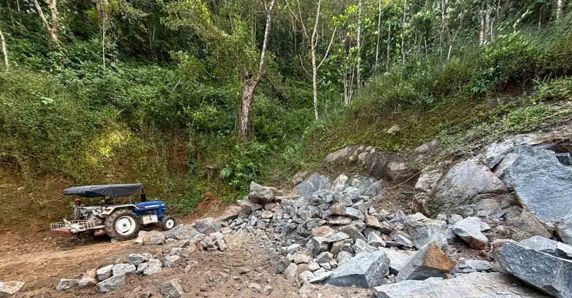 Illegal rock quarrying carried out at Upputhodu in violation of the Village Officer’s stop memo. Photo: Special arrangement