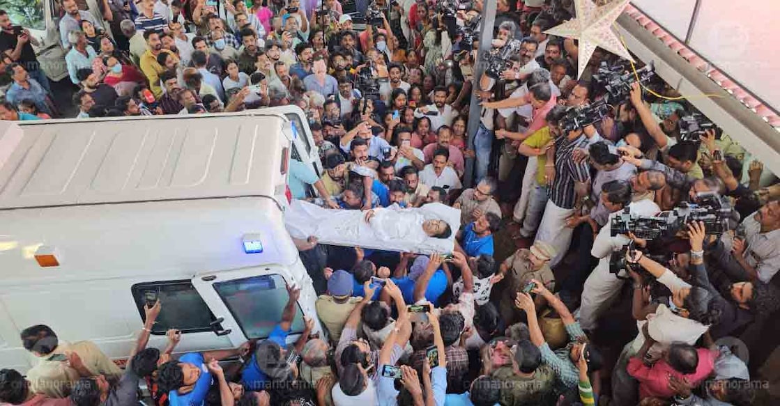 Sreenivasan's body taken to his house in Kandanad. Photo: Onmanorama