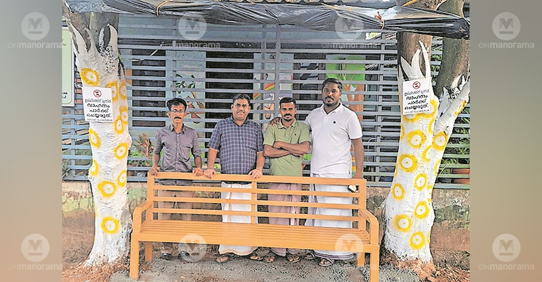 Local youth who built the bus waiting shelter near the Kaippuram Anganwadi on the Koppam–Valancherry road. Photo: Manorama