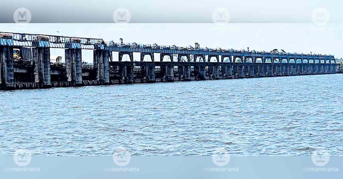 thanneermukkom-bund-vaikom