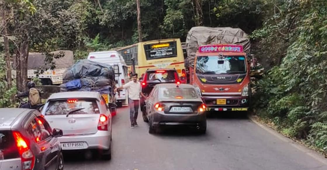Traffic congestion continues on Thamarassery Ghat Road. Photo: Special Arrangement