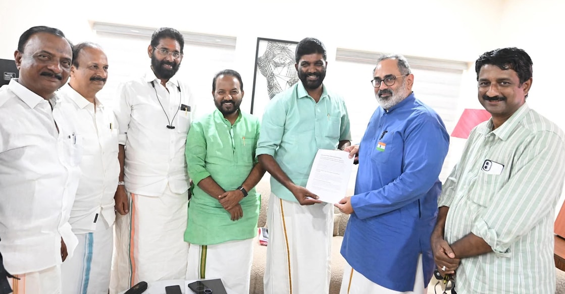 Pattoor Radhakrishnan with Rajeev Chandrasekhar, S Suresh, Karamana Jayan and others. Photo: Special arrangement