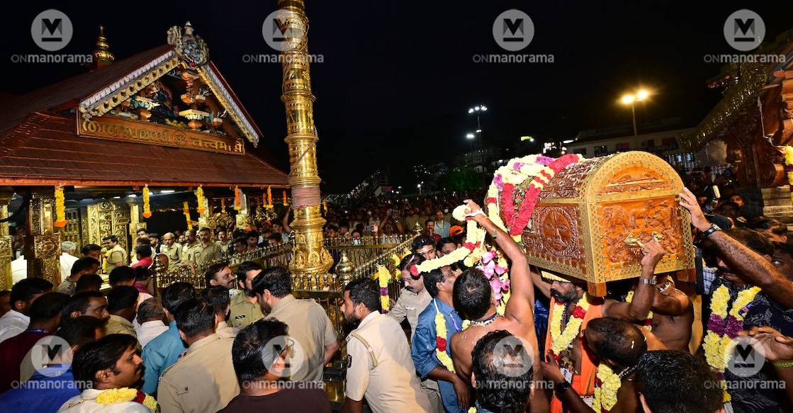 Thanka Anki procession reaches Sabariamal temple. Photo: Sajeesh Shankar/Manorama