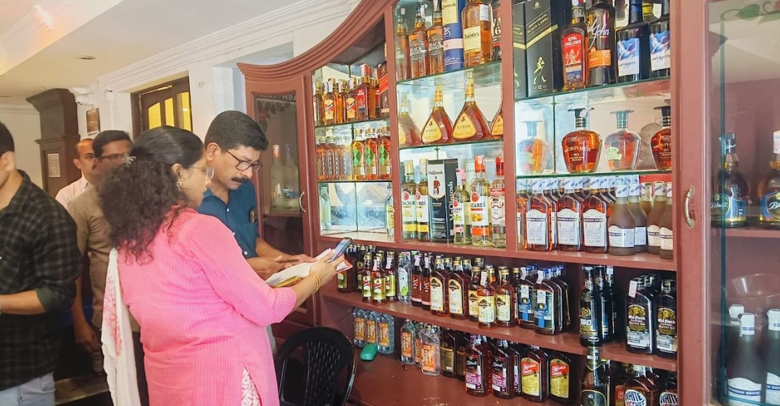 The VACB team immediately called in officials from the Legal Metrology Department, who fined the bar ₹25,000 on the spot. Photo: Special Arrangement