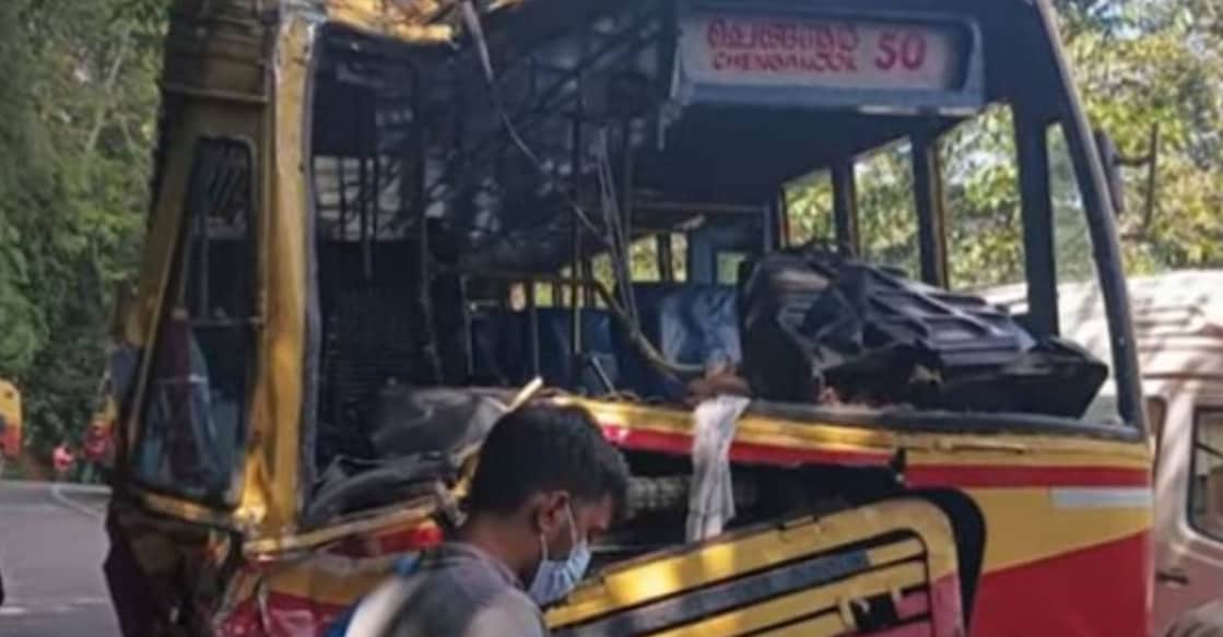 KSRTC bus met with the accident at Pampa. Photo: Screengrab/ Manorama News