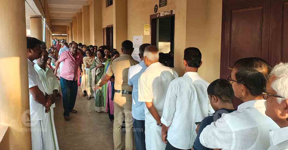 Long queue outside a polling booth in Kerala on December 9, 2025. Photo: Manorama