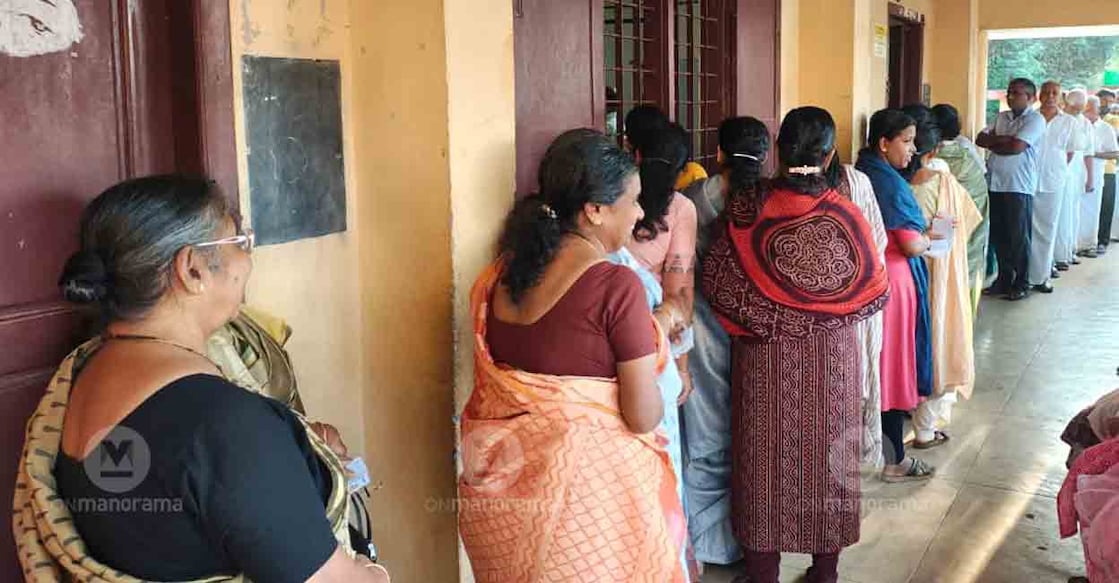 Long queue outside a polling booth in Kerala on December 9, 2025. Photo: Manorama