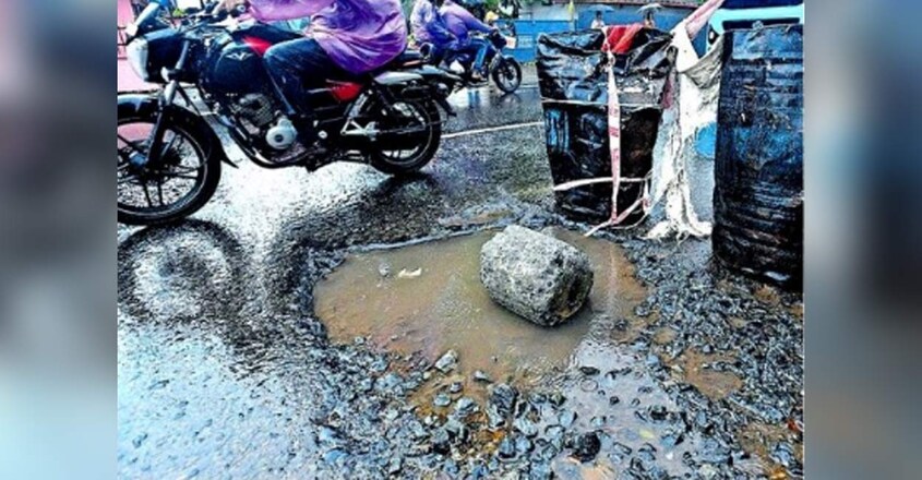 choottuveli-Junction-pothole choottuveli-Junction-pothole