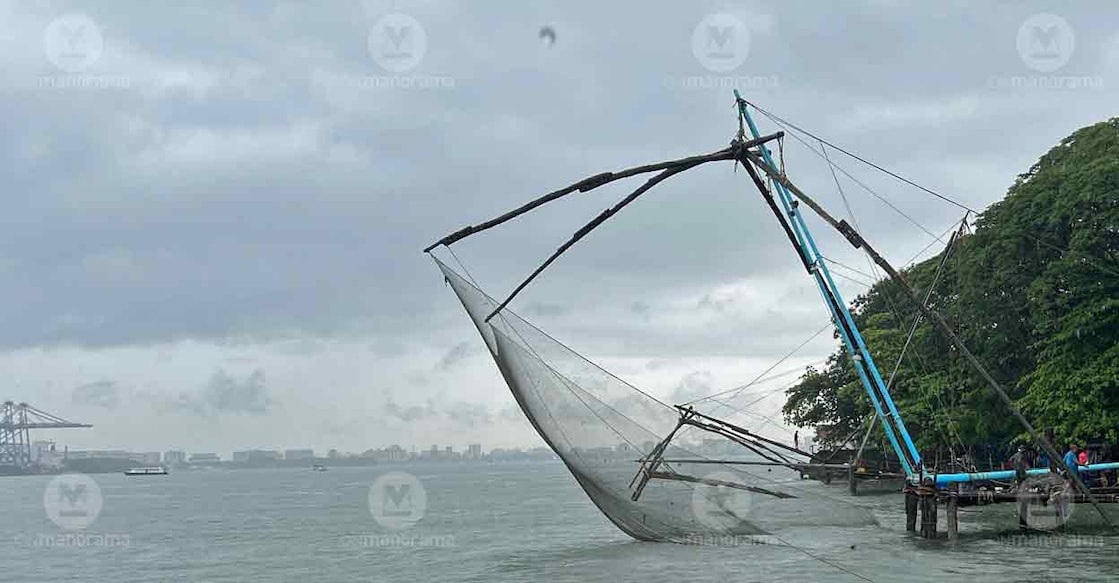 kochi-fishing-net-rain Clouds gather in the sky in Kochi. Photo: Onmanorama