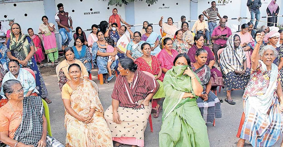 fisher-folk-c Fisherfolk blocking the road in front of the domestic airport. Photo: Special arrangement