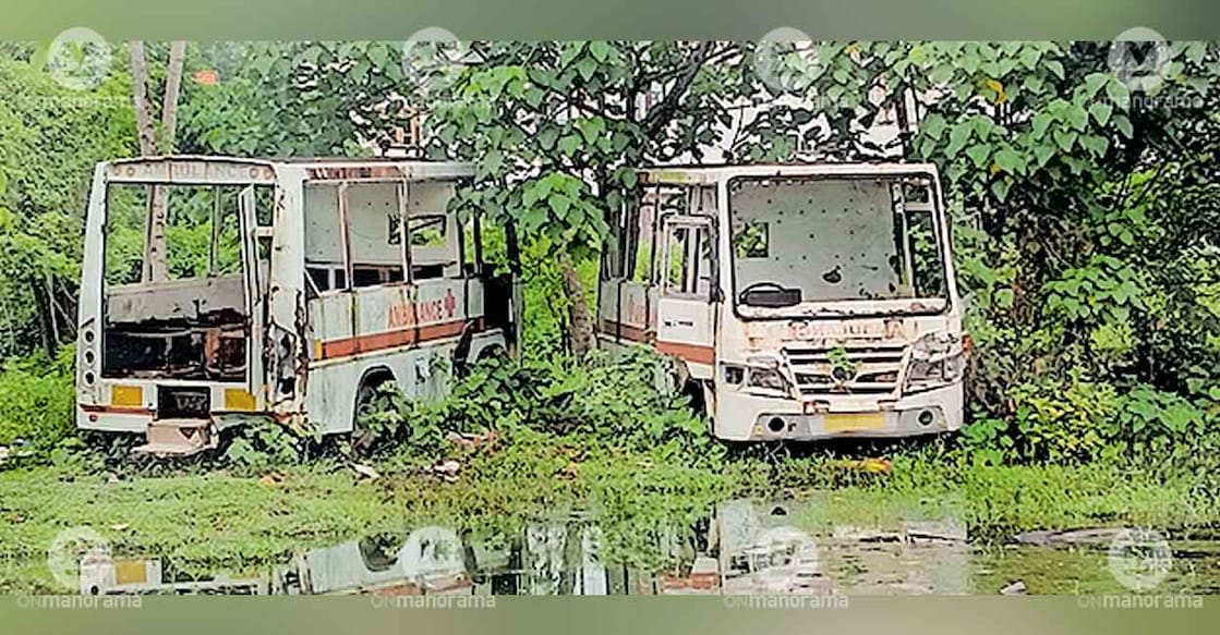 ambulances-rusting-abandoned ambulances-rusting-abandoned