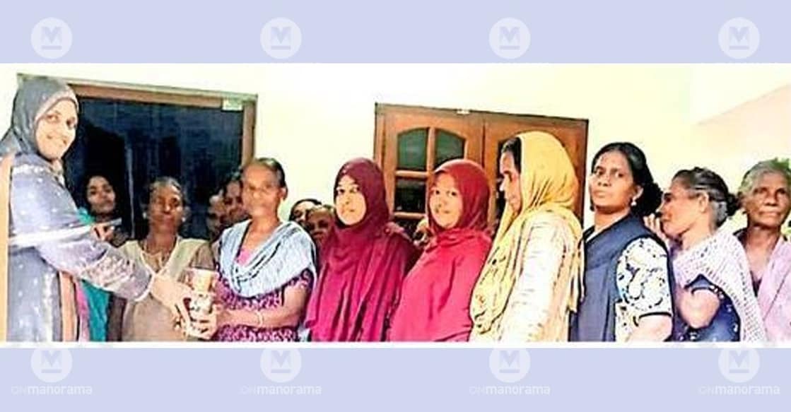 ADS K P Naseema Rukhunuddin distributes sweets to the Employment Guarantee workers who recovered the gold chain and returned it to its rightful owner.