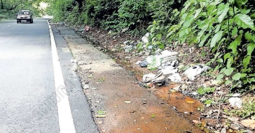mukkada-plachery-road-garbage mukkada-plachery-road-garbage
