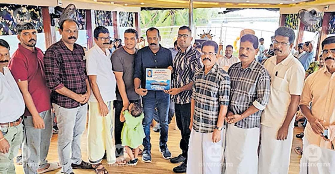 kavvayi-houseboat-charity