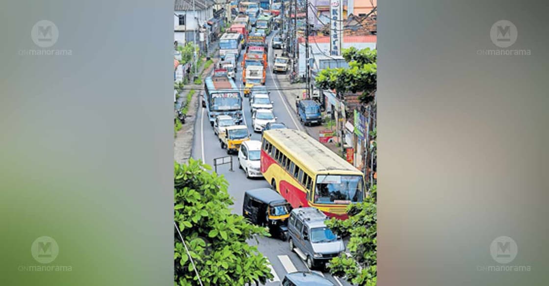 Massive traffic block in Kottayam town The massive traffic block in Kottayam town caused by culvert construction at Star Junction. Photo: Manorama