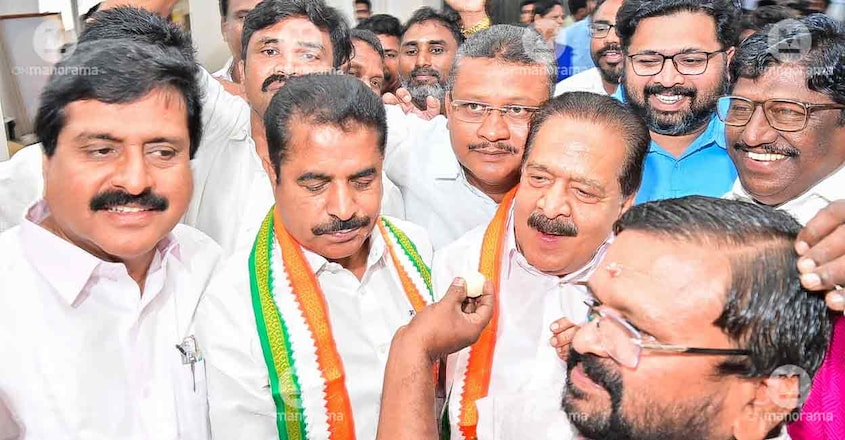 kpcc-leaders-nilambur-celebration Congress leaders elated after Aryadan Shoukath comfortable lead in Nilambur byelection. Photo: Manoj Chemancheri/Manorama